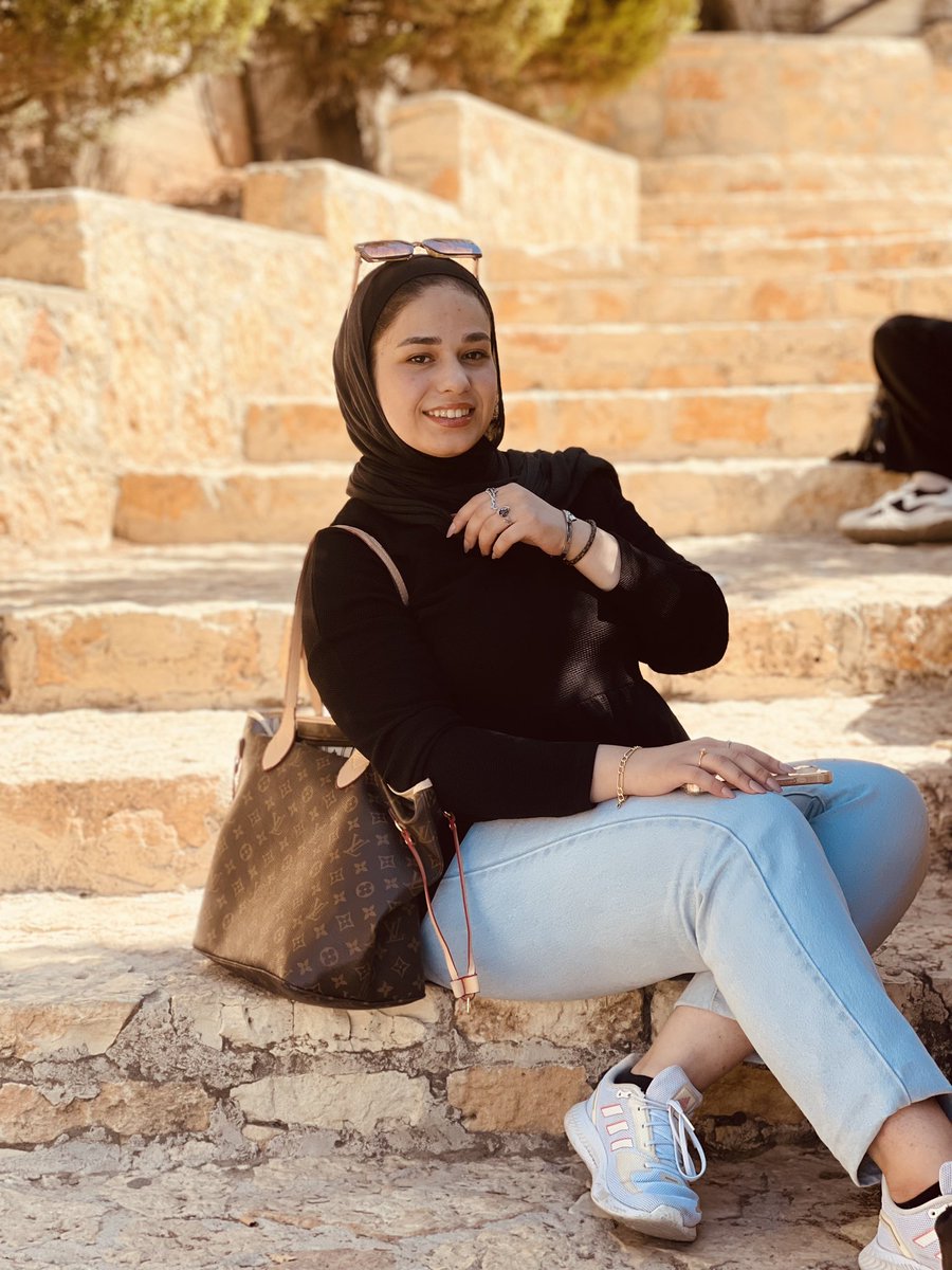 NansyNazer's tweet photo. حلوة عَيونها مثل سمَاء ربي جميَلة🖤 https://t.co/CRESJOWY7M