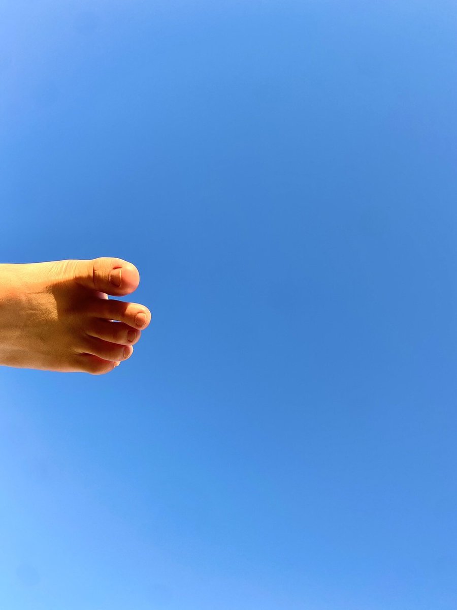 空が青い青い

カメラロールみたらこんな写真いつ
撮ったっけって思う時あるよね
小指の爪ってちいさいよね

#北山通過しまーす
#TOBE_北山宏光