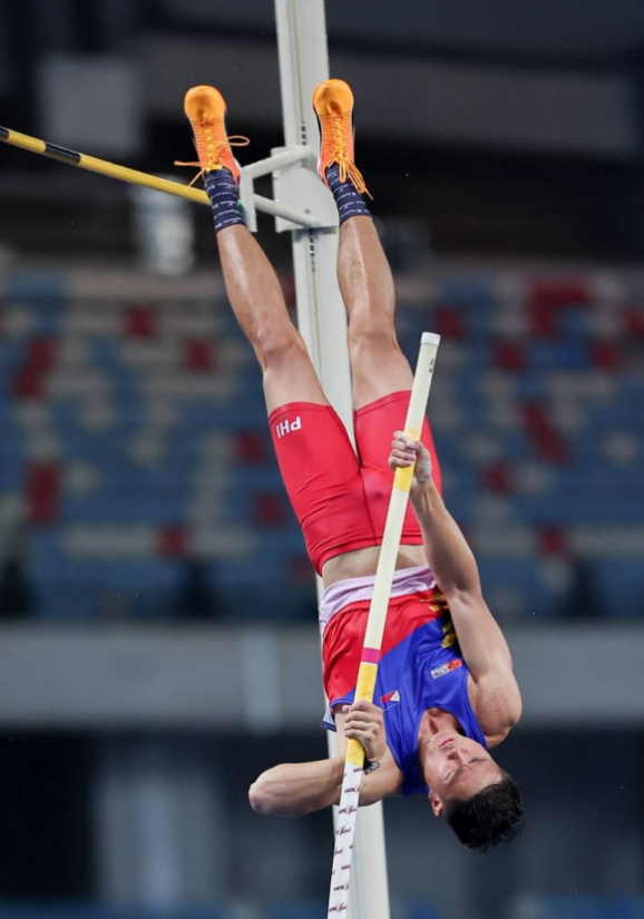 19thAGofficial's tweet photo. Philippine athlete EJ Obiena finished behind Armand Duplantis in the Diamond League Final before flying to China for Hangzhou Asian Games.

Obiena has solidified his status as a heavy favorite for an Asian Games gold.

#Hangzhou #AsianGames #Athlete #DiamondLeague #Obiena #HangzhouAsianGames 

@WorldAthletics @ejobienapv