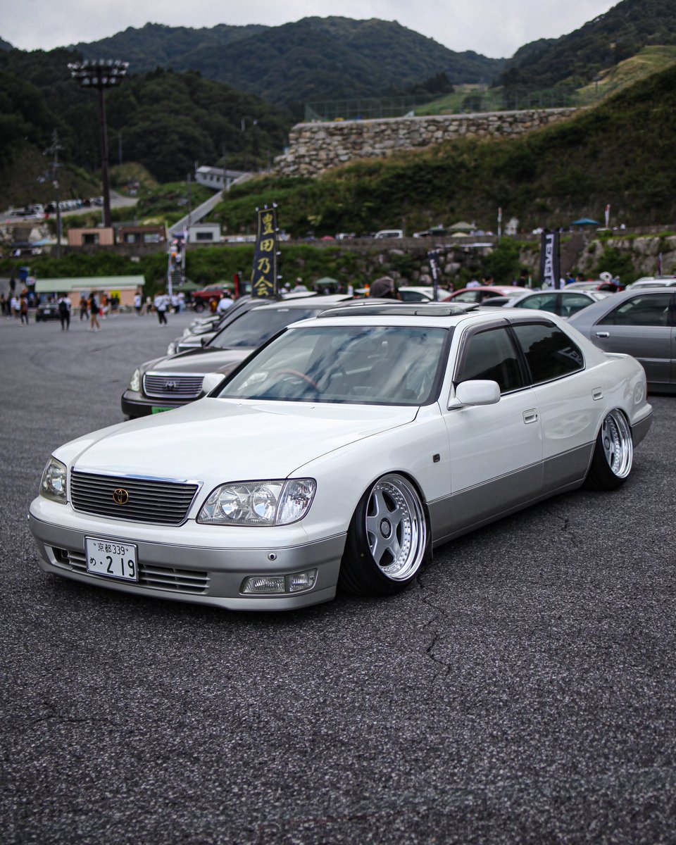 rn0219rn's tweet image. 愛車紹介
・bentley continental gt
・ucf20
・jzs151
・b21a days ROOX

#愛車 #ucf20 #jzs151 #ROOX #BENTLEY