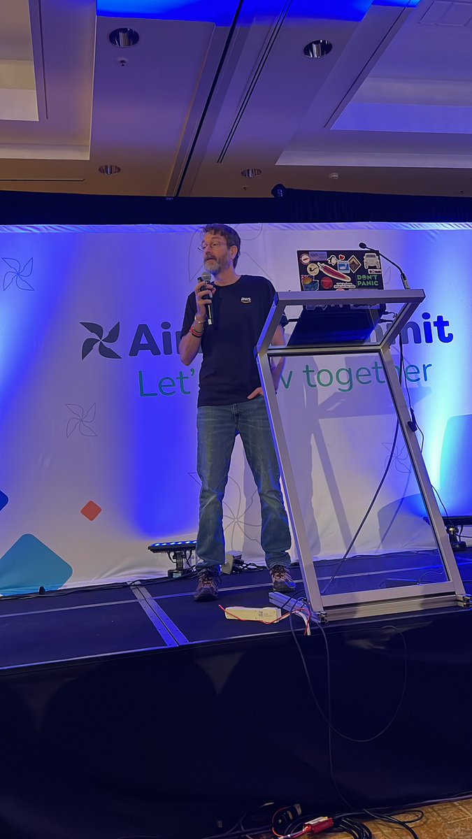 We have kicked-off @AirflowSummit with our keynote from Rich. I am super stoked to meet 500+ Airflowers @ApacheAirflow