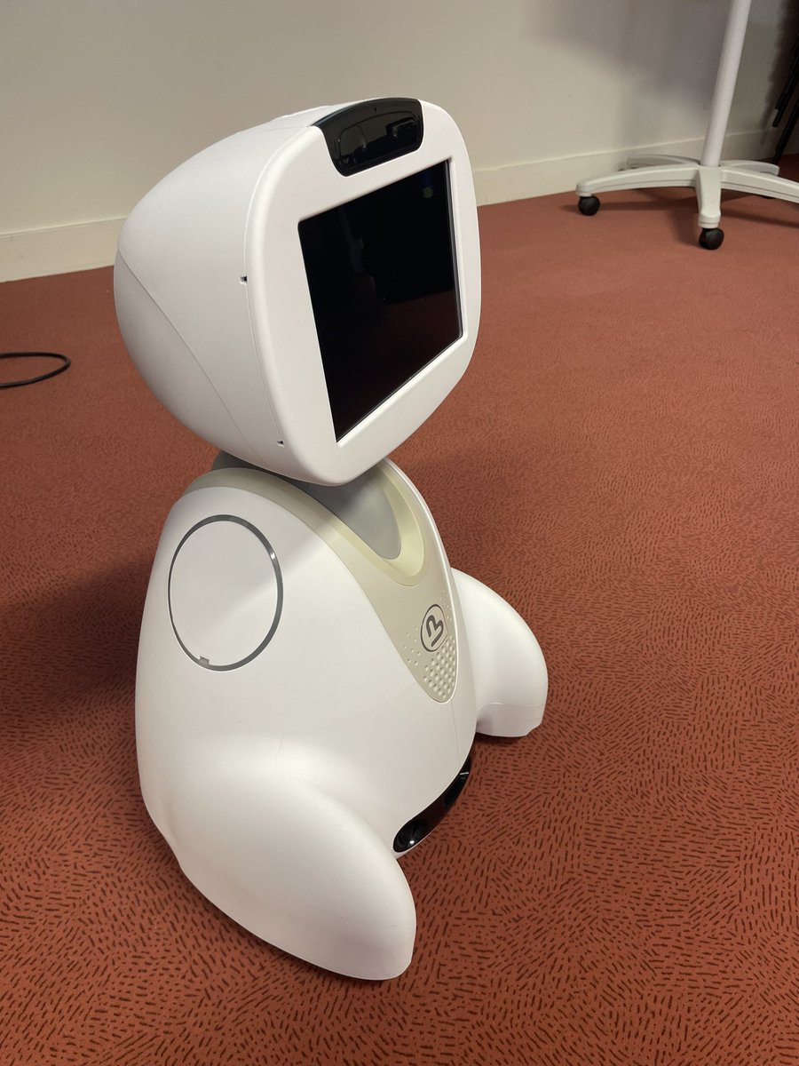 DaneRennes's tweet photo. Aujourd’hui, formation de formateurs autour des robots de télé présence et du dispositif TED-i à Saint Brieuc. Tous engagés au service de l’école pour tous ! @ChristineBac29 @corinne_gontard @GuiVinPLAY https://t.co/uF8PLmY2Fe