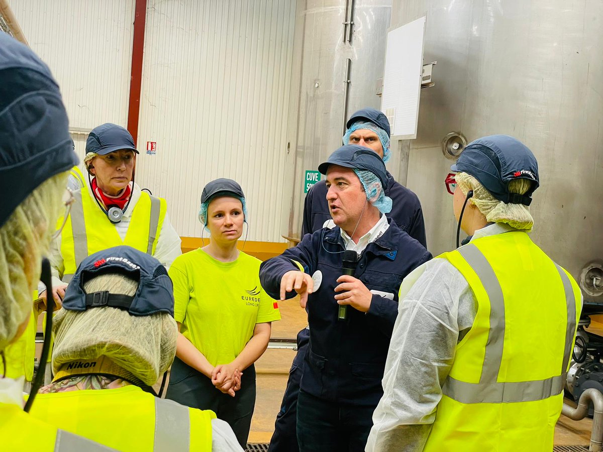 UNILET_Interpro's tweet photo. 📷 Du champ à l'assiette : les  journalistes découvrent désormais les coulisses d'une conserverie de  légumes ! Ce site breton est spécialisé dans la fabrication de trois  types de produits : les conserves mono légumes, les mélanges de légumes  et les produits bio. 1/2 https://t.co/b3b4FgVD1V