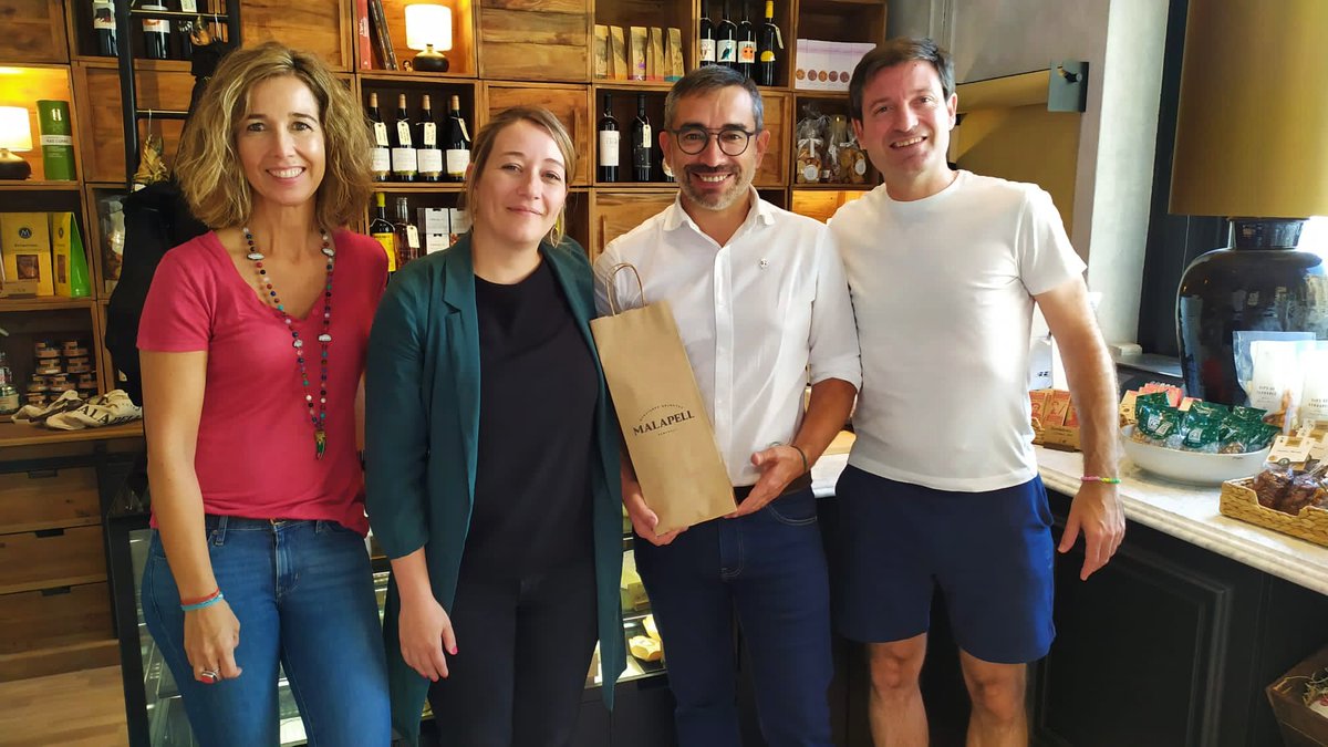 GabrielFerDiaz's tweet image. Quines bones sensacions que trasmet #Malapell, la nova botiga de queviures dels #PaïsosCatalans i de màxima qualitat a #Sabadell. Una experiència que ens torna al comerç generador de relacions humanes! Endavant, @nuriacastells, @pau166 i @ElisabethFite!👏

🟨 #ElSabadellDeTothom