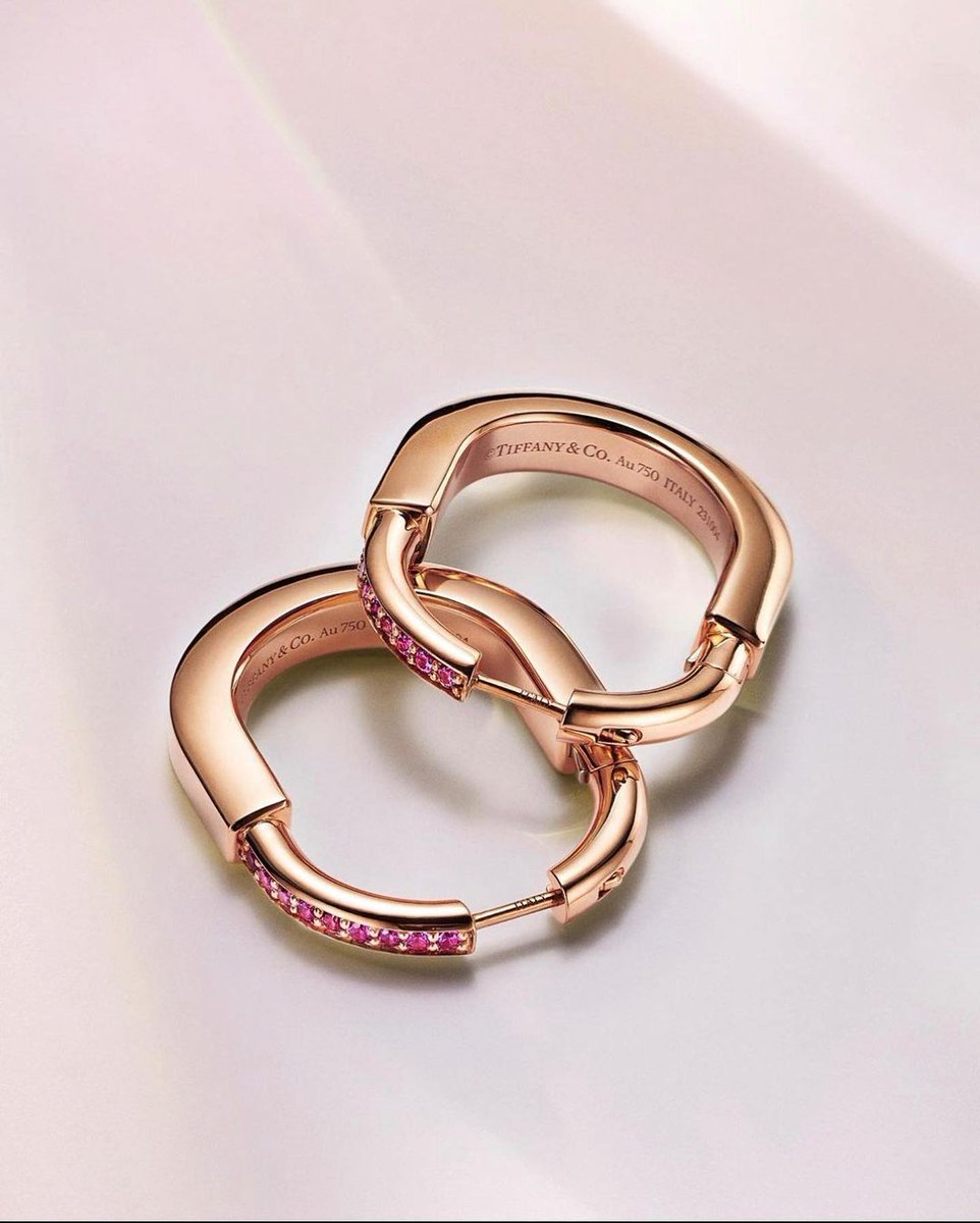 rvosed's tweet photo. Unveiling my first capsule collection in collaboration with Tiffany &amp; Co.! Introducing the Tiffany Lock ROSÉ Edition, adorned with rare pink sapphires - a symbol of boundless love and the essence of my music's purpose. Can't wait for you to experience this journey with me! https://t.co/O6KArTHFGf