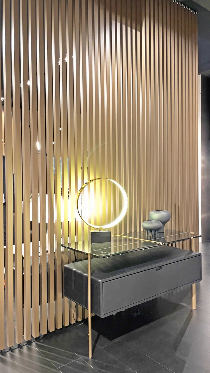 The quality of lighting materials is crucial in making a home look expensive. Choosing high-quality fixtures with elegant design elements and finishes such as brass, gold, or chrome, helps to elevate the look of a space by becoming a statement piece in the room. #glamlaps