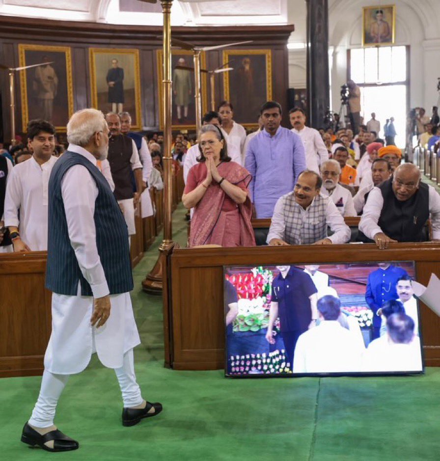 epanchjanya's tweet image. इस तस्वीर का कैप्शन क्या देंगे आप ?

कमेंट कर जरूर बताएं।