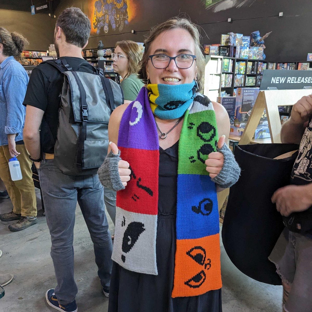 It's #NationalScarfDay and WHAT A SCARF! SpaceHexagon from the Woodland Warriors Discord really brightened up Root Con with this amazing piece.  😍