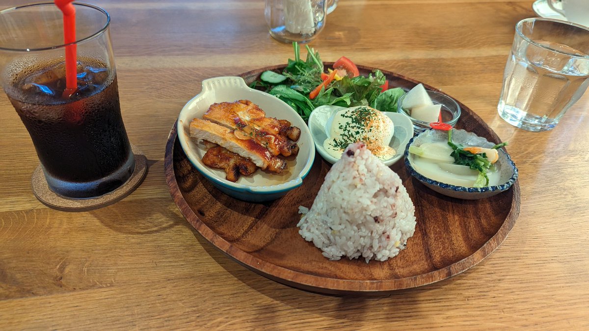 komakusaoka's tweet image. 今日の朝食　#高倉町珈琲　フレンチトースト
昼食　#moimoi  #八坂　でランチプレート
帰ってきたらコロナで閉じ込められてる友だちがお寿司🍣を食べたいと言う
買いに言ったら定休日
食欲がなくて巨峰なら食べられそうとのことなので玄関先に置いて帰る近くで寄り添ってあげられないのが心配
疲れた❗