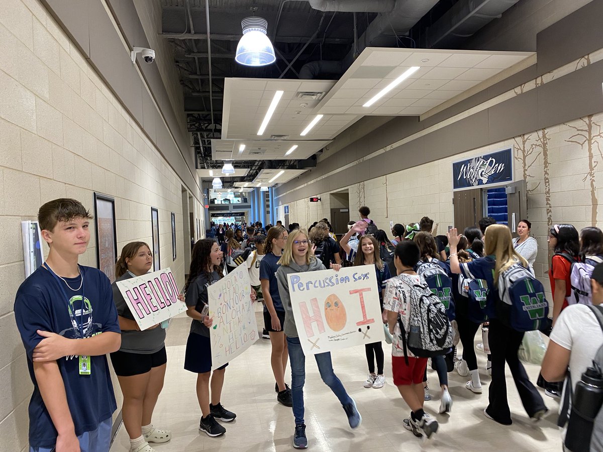 CSosa_Counselor's tweet photo. Great way to start the day! Start with HELLO!!! #endschoolviolence @HumbleISD_WLMS @HumbleISD_CBS @HumbleISD https://t.co/JBUFStFGCW