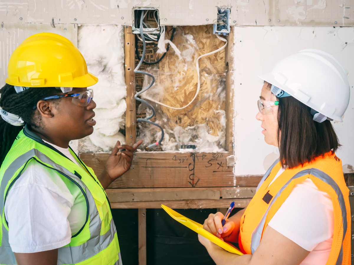 🏗️👷🏾‍♂️Construction workers and skilled tradespeople play a crucial role in building our 🌏.  You can learn more about dynamic careers by visiting the US Bureau of Labor Statistics --> 
bls.gov/ooh/constructi…
🔧🏠 #TouchATrade #CreateASpark #BuildingDreams'