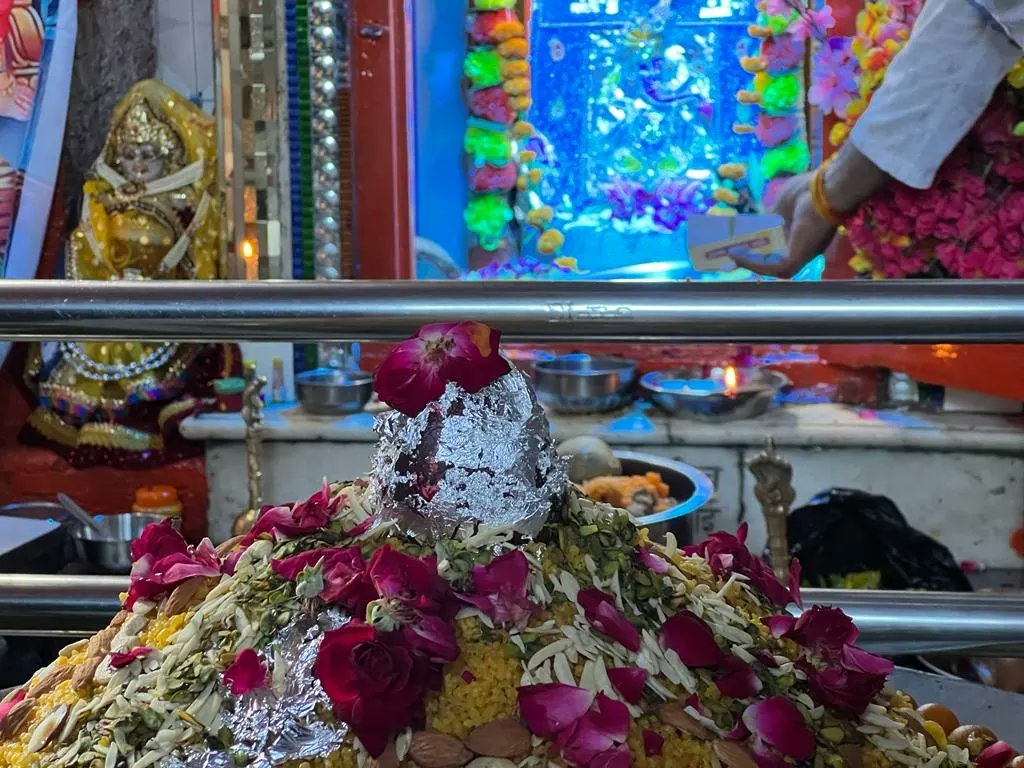 anilmittalkekri's tweet photo. आज केकड़ी में रिद्धि सिद्धि के दाता श्री गजानंद गणेश जी महाराज के जन्म उत्सव " गणेश चतुर्थी " के पावन एवं शुभ अवसर पर पुरानी केकड़ी में स्थित बड़ गणेश जी महाराज के मंदिर में पूजा अर्चना कर क्षेत्रवासियों के मंगलमय जीवन की कामना की ! 

#anilmittalkekri #kekri #GaneshChaturthi2023 https://t.co/A57Rc8buhl