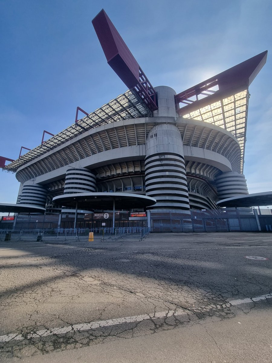 🏴󠁧󠁢󠁥󠁮󠁧󠁿Newcastle>🇮🇪Dublin>🇮🇹Genoa>🇮🇹Milan

We made it. Memories to be made 🔜⚫️⚪️⚫️⚪️ #NUFC