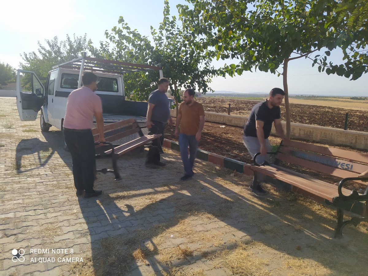 ortaokulu_kemal's tweet photo. Okulumuz bahçesini güzelleştirmek ve öğrencilerin teneffüste dinlenebilmesi amacıyla gönderilen banklardan dolayı belediye başkanımız Sayın Aslan Ali Bayık’a teşekkür ediyoruz . @Hilvan_MEM @hilvankaymakam @Hilvanbeltr @aslanalibayik @Sedat21587681 @Ek14Metin @MehmetEminSevg5 https://t.co/eJrylxMFLb