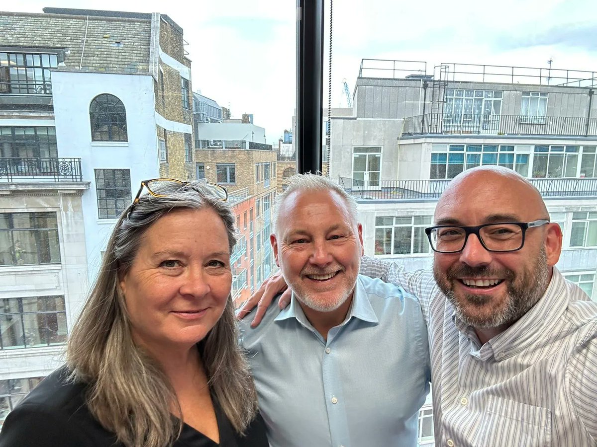 redtigercoach's tweet photo. Today we're down in London to do a leadership coaching workshop at a real estate advisor! #Coaching #LeadershipCoach https://t.co/VVr7YWXX5P