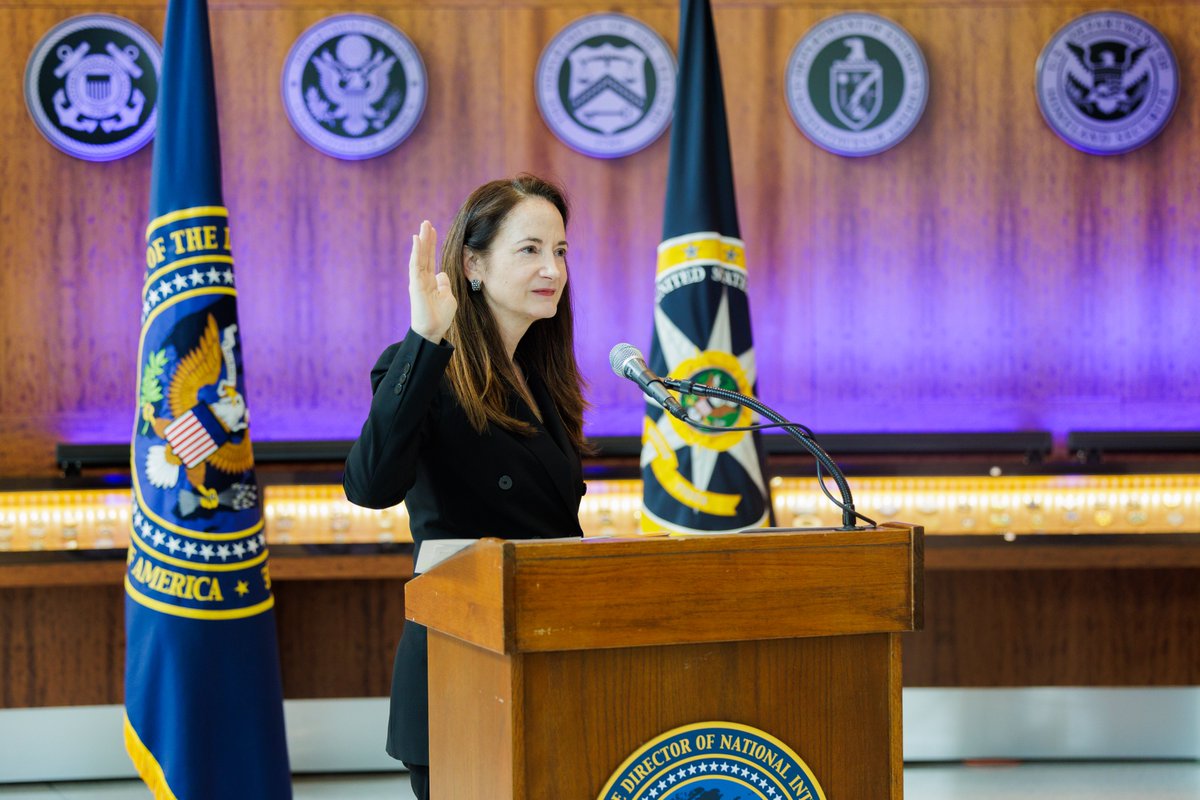 In keeping with IC tradition, DNI Haines celebrated #ConstitutionDay by renewing the oath of office alongside the workforce. The event marked 236 years since the signing of the Constitution.