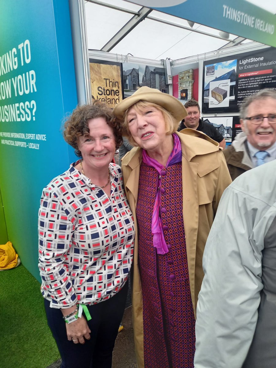 Delighted Esker Fields products are heading to Aras an Uachtarain with Ireland’s first lady, Mrs Sabina Higgins. It's lovely to President &amp; Mrs Higgins lending their support to Irish businesses @ploughing23 #localenterprise #Louthchat #eskerfields