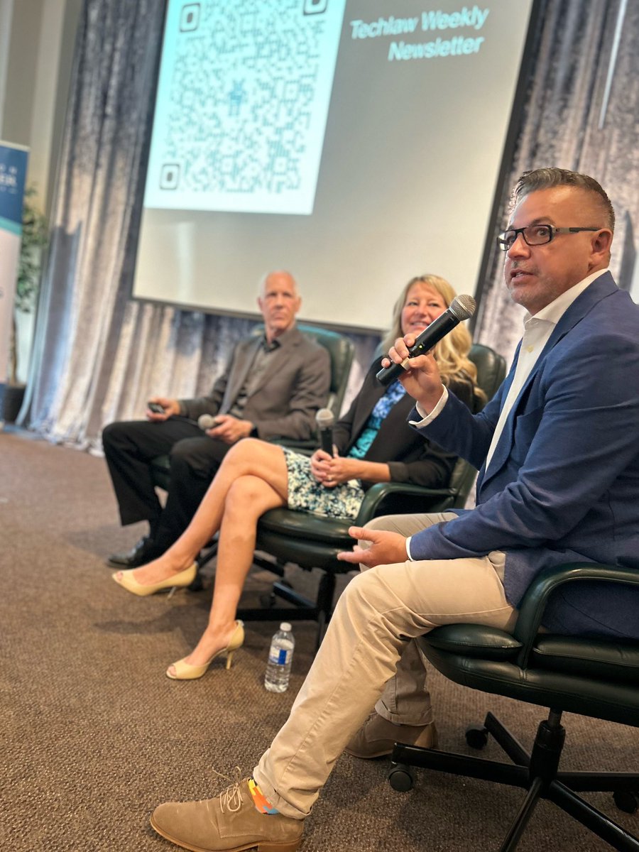 .<a href="/Christina_Fox/">Christina Fox</a> of <a href="/TechAlliance/">TechAlliance</a> and <a href="/SimonTrevarthen/">Simon T. (Trevarthen) Innovator. Speaker. Leader.</a> of <a href="/FanshaweCollege/">fanshawecollege</a> join <a href="/DavidCanton/">David Canton</a> to chat about #AI for Businesses. 

<a href="/harrisonpensa/">tempaccount</a>