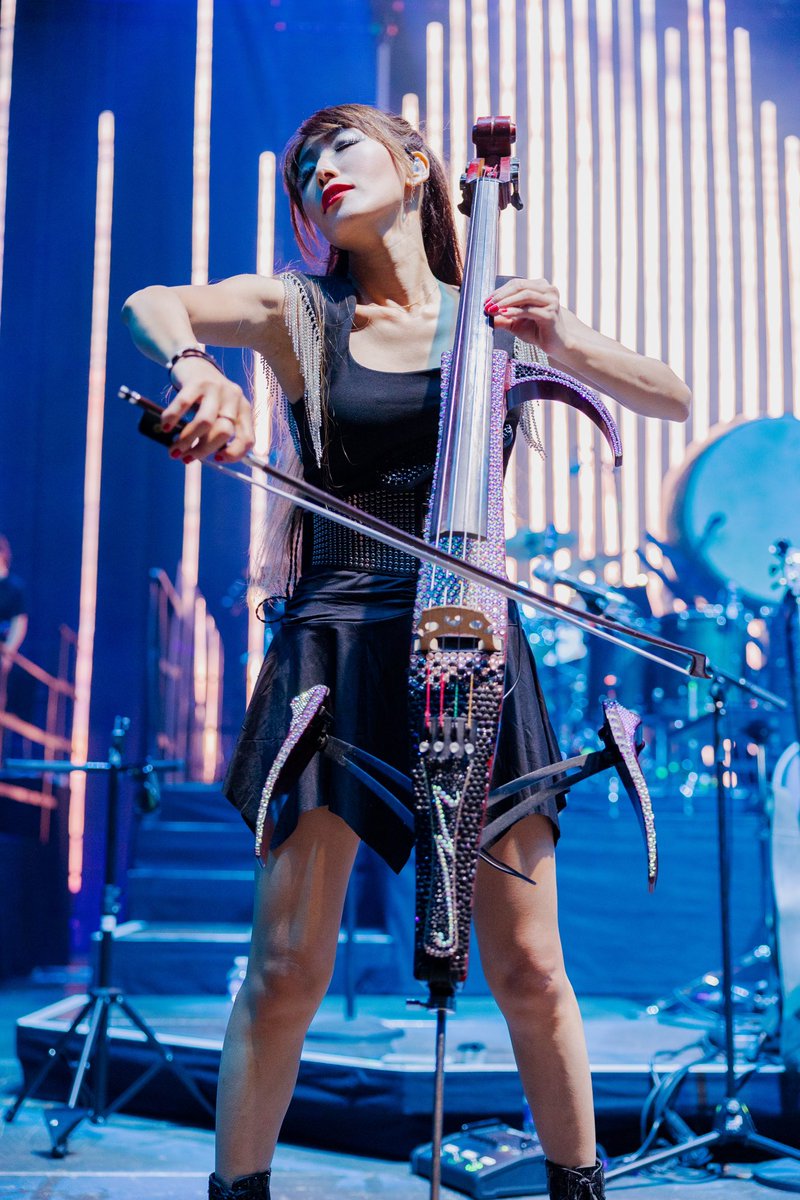 Mari_cello's tweet image. Hello Berlin! Tonight is Two Steps From Hell Tour show #3 ! Stage Photo by @danielstudiorec @2sfhlive ベルリンにてコンサートです。

#cello #cellist #twostepsfromhell #music #tour