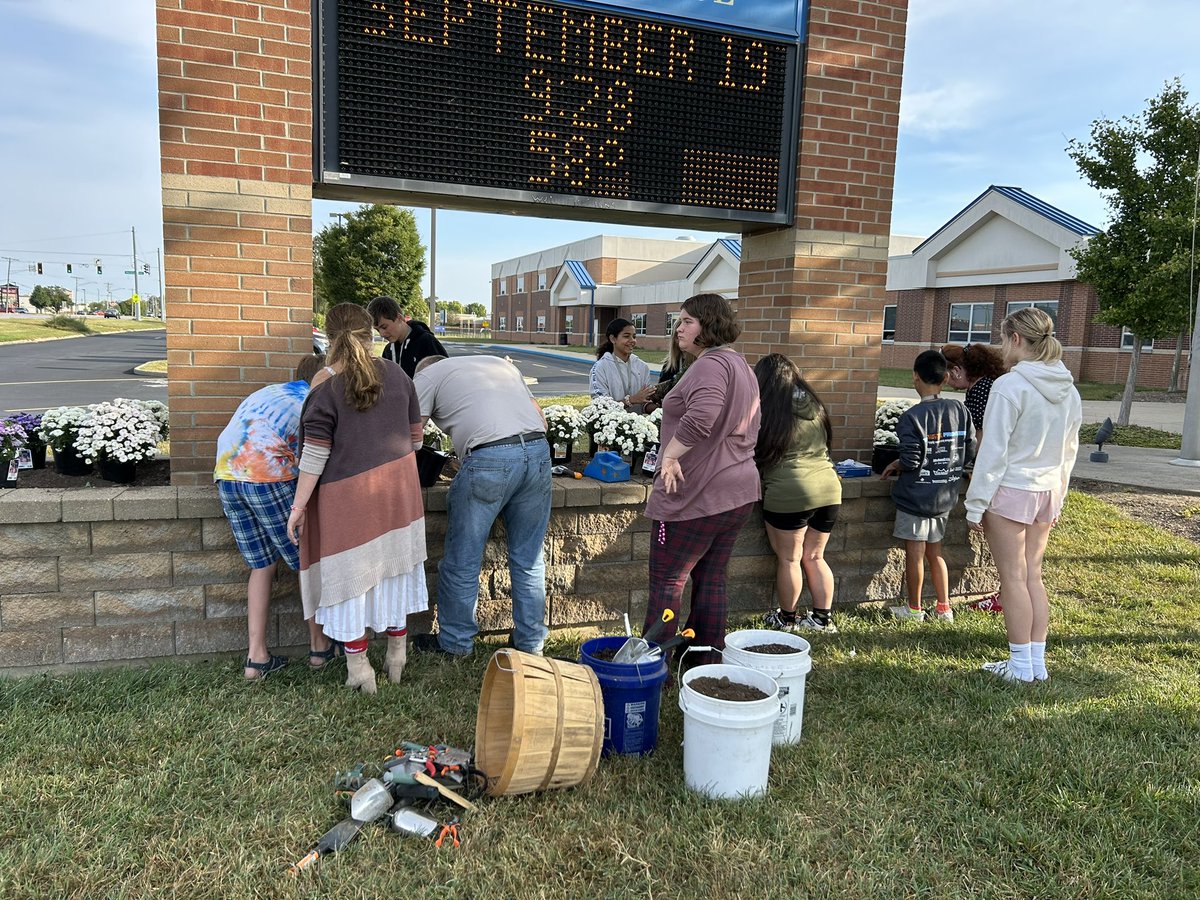 Mr. Batta’s Agriculture class is busy this morning planting mums