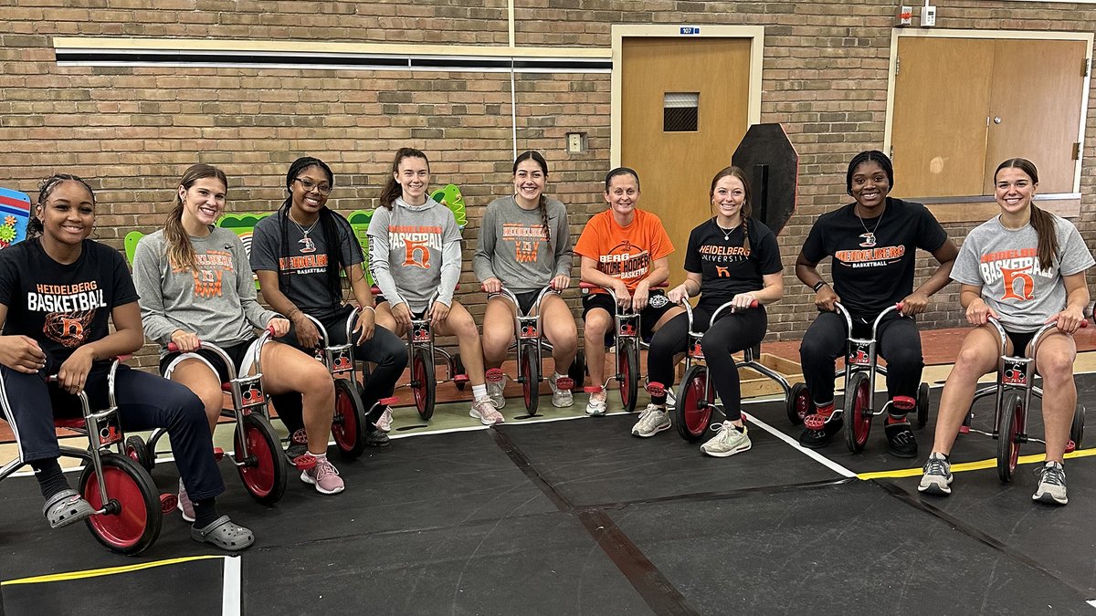 You’re never too young to learn the ABCs of safety. Heidelberg Women's Basketball student-athletes had a role in making sure local little ones learn the importance of road and fire safety early by volunteering with Safety City.
heidelberg.edu/news/2023/givi…