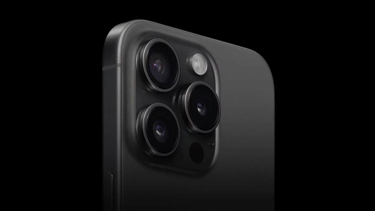 NTW_Naveen's tweet photo. iPhone camera designs:
Single lens • 14 years:
2007 iPhone 1 —> 2022 iPhone SE 2
Horizontal dual lens •2 years:
2016 iPhone 7+ —>2017 iPhone 8+
Vertical dual lens •2 years:
2017 iPhone X —> 2018 iPhone XS
Triple lens • 5 years:
2019 iPhone 11 Pro —> 2023 iPhone 15 Pro #iphone https://t.co/i23cOmgEZe