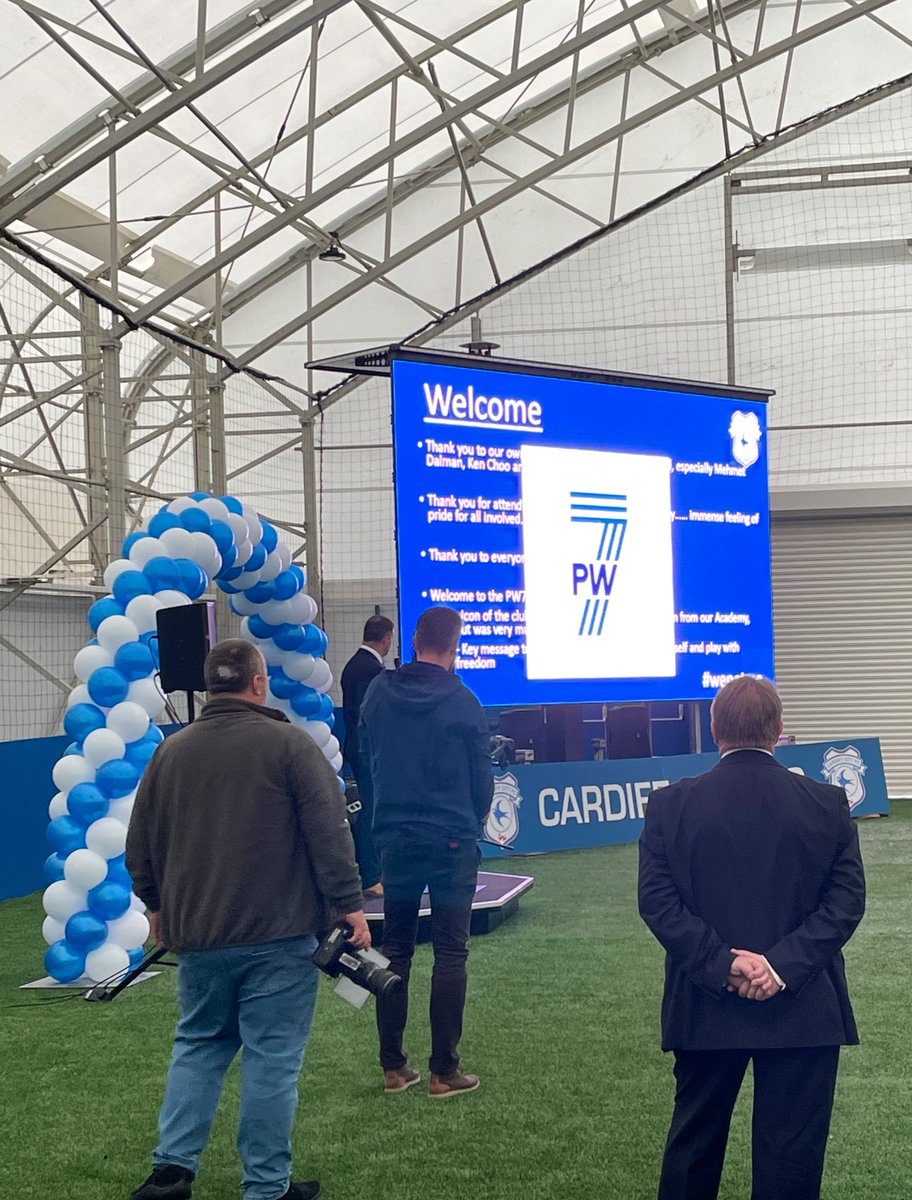 A touching moment earlier today as <a href="/Gavchesterfield/">Gavin chesterfield</a> &amp; <a href="/CF11Academy/">Cardiff City Academy</a> officially opened the new #Bluebirds Academy and hosted dignitaries in the PW7 Indoor Arena, named in Peter’s memory.

Thank you all, so much 💙

#PW7Foundation
