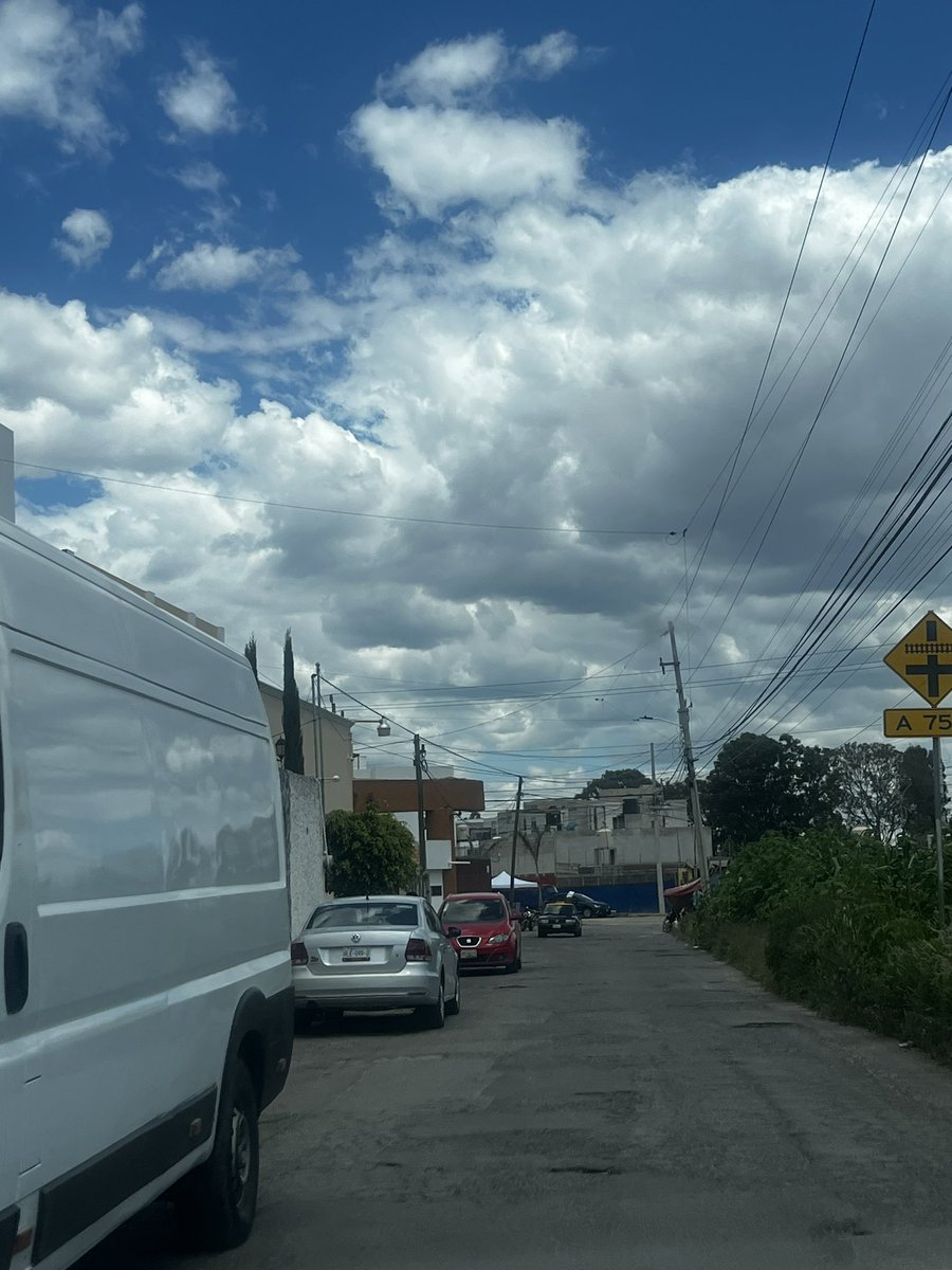 AnCortesP06's tweet photo. @BachesCholula @GobiernoCholula @Imagen_Mx Cuantos reportes se tienen que hacer para que puedan pavimentar?! Es imposible transitar en una calle de doble sentido con tanto hoyo!! URGE! #cholula #baches #sanpedrocholula https://t.co/VmbZnEw0Iq