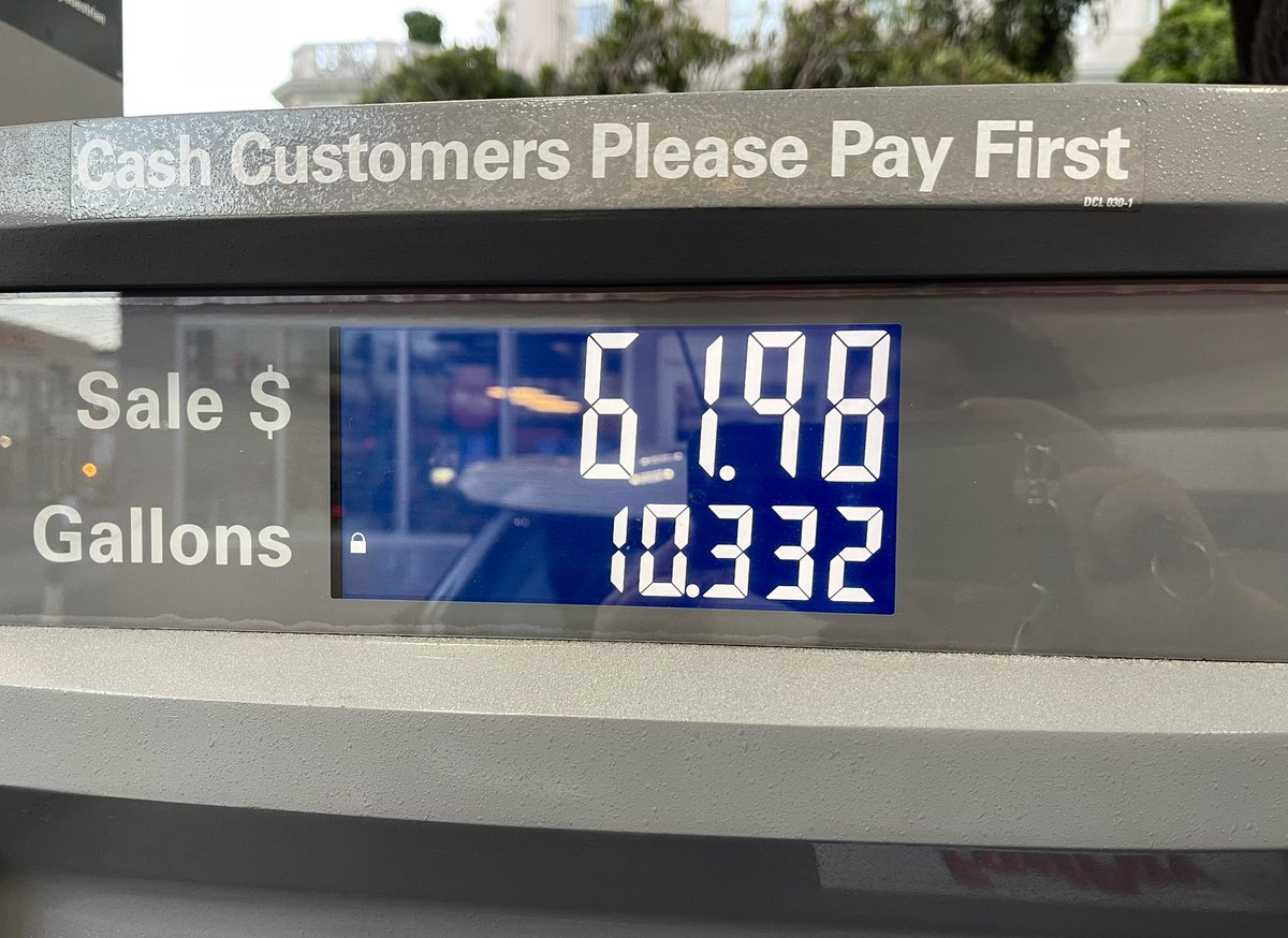 ElaineLeung4's tweet photo. Paid $62💰to fill up the small #Mini🚙 yesterday in SF at the Standard/#Chevron on Van Ness & Pine😭… And so… I’m WFH this AM! Maybe will try to peddle to work at 3am?🚲
#gas #gasprices #gasistoohigh #SF #BayArea https://t.co/8IF4TUbzhD