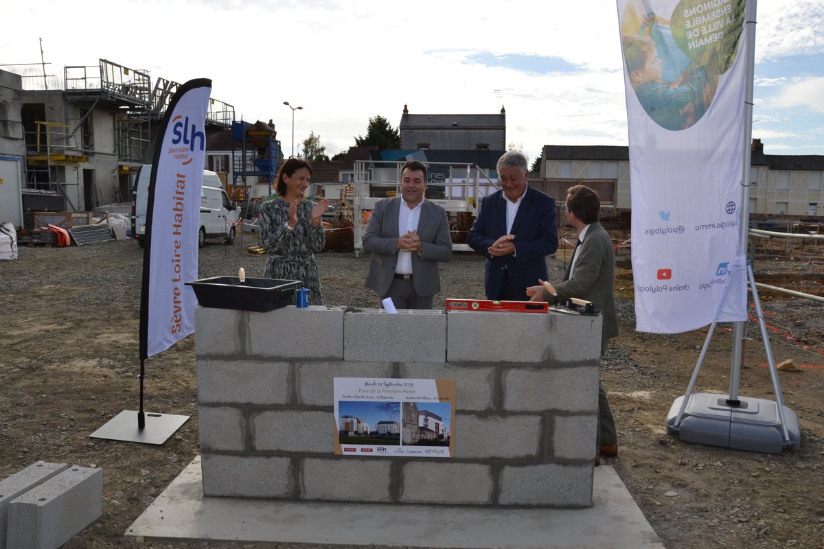 🧱1ère pierre pour le Clos des serres
Rencontre avec le promoteur Novalys et LogiOuest ce matin pour la pose de 1ère pierre de nos résidences voisines, au cœur de #Cholet. 115 logements pour SLH qui permettront de répondre à la forte demande locative.