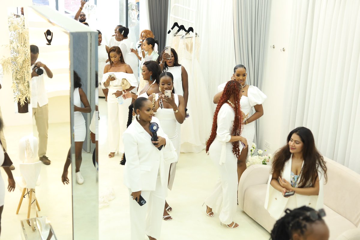 stratbridal's tweet photo. Our guests showed up in all white and all glam. Thank you for supporting Strat Bridal. 🎉🎉 https://t.co/ov8GcJMJmZ