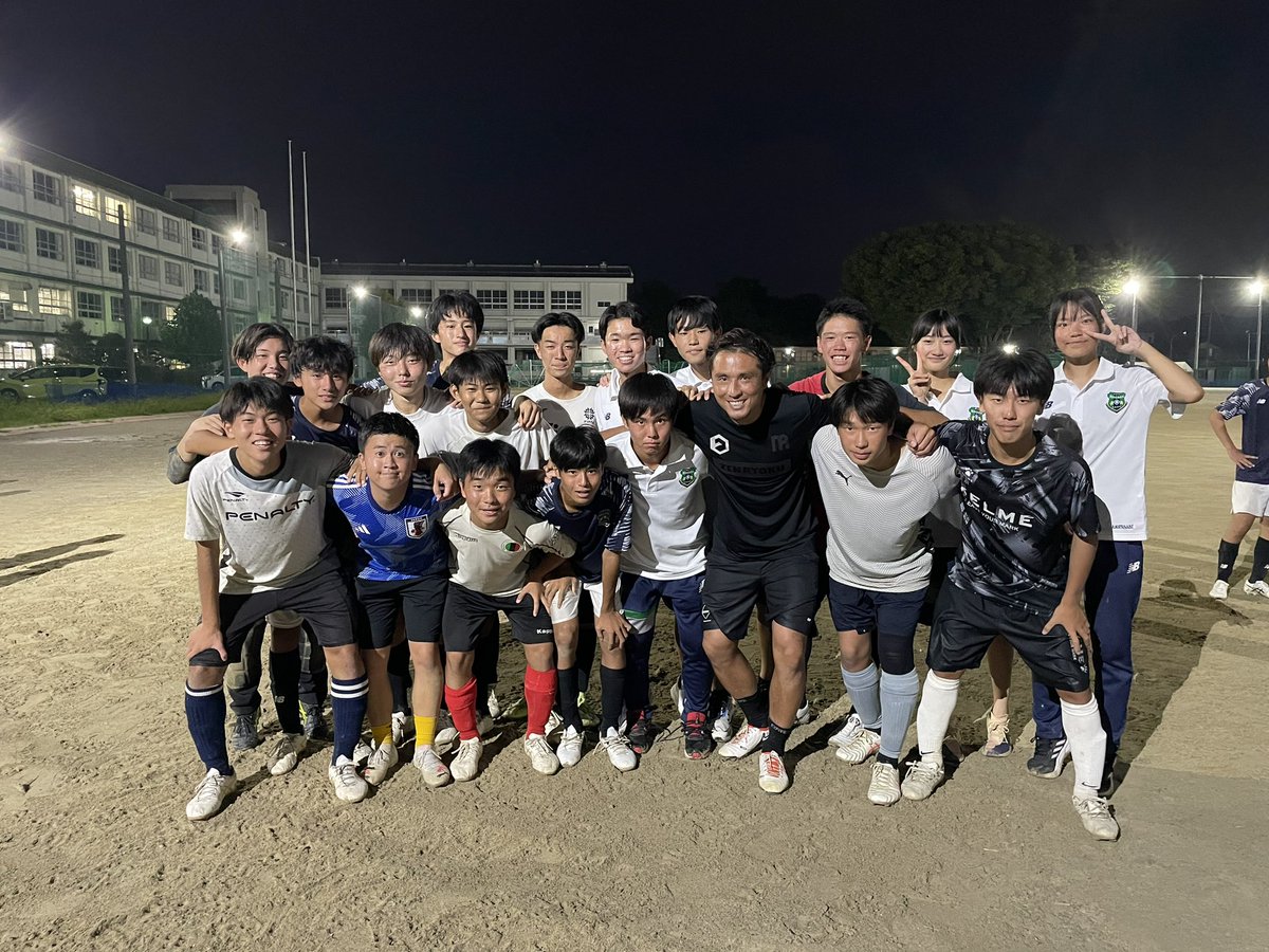 s_122070's tweet photo. 本日、那須大亮さんとウンパルンパさんが練習に参加しに来てくださいました！

来月選手権を控える私たちにとって、とても有意義な時間となり、これからの部活に取り組む大きな力となりました。
ありがとうございました🙇🏻‍♀️
お二人方のこれからのご活躍を応援しています📣
@nasudaisuke02 @unparunpayes https://t.co/MUh6htFcuP
