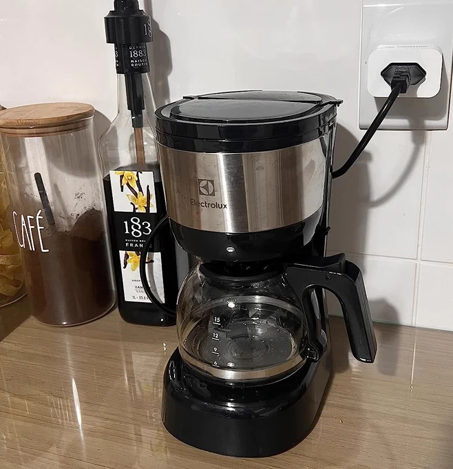 Cafeteira Elétrica Electrolux inox filtro permanente removivel corta pingos capacidade 600ml 15 xicaras função manter aquecido sistema ECM10 127v