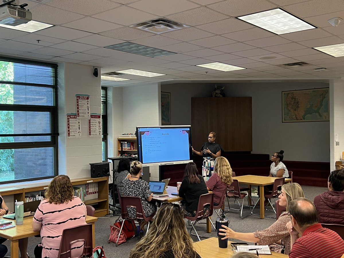JtownElemAP's tweet photo. Powerful conversation led by our Racial Equity Envoy Mrs.Kelley @Teaching_hearts @jtownelementary! @JCPSDEP1 @PilleErin @MsJennaMorrell https://t.co/RyuEP3nNSn
