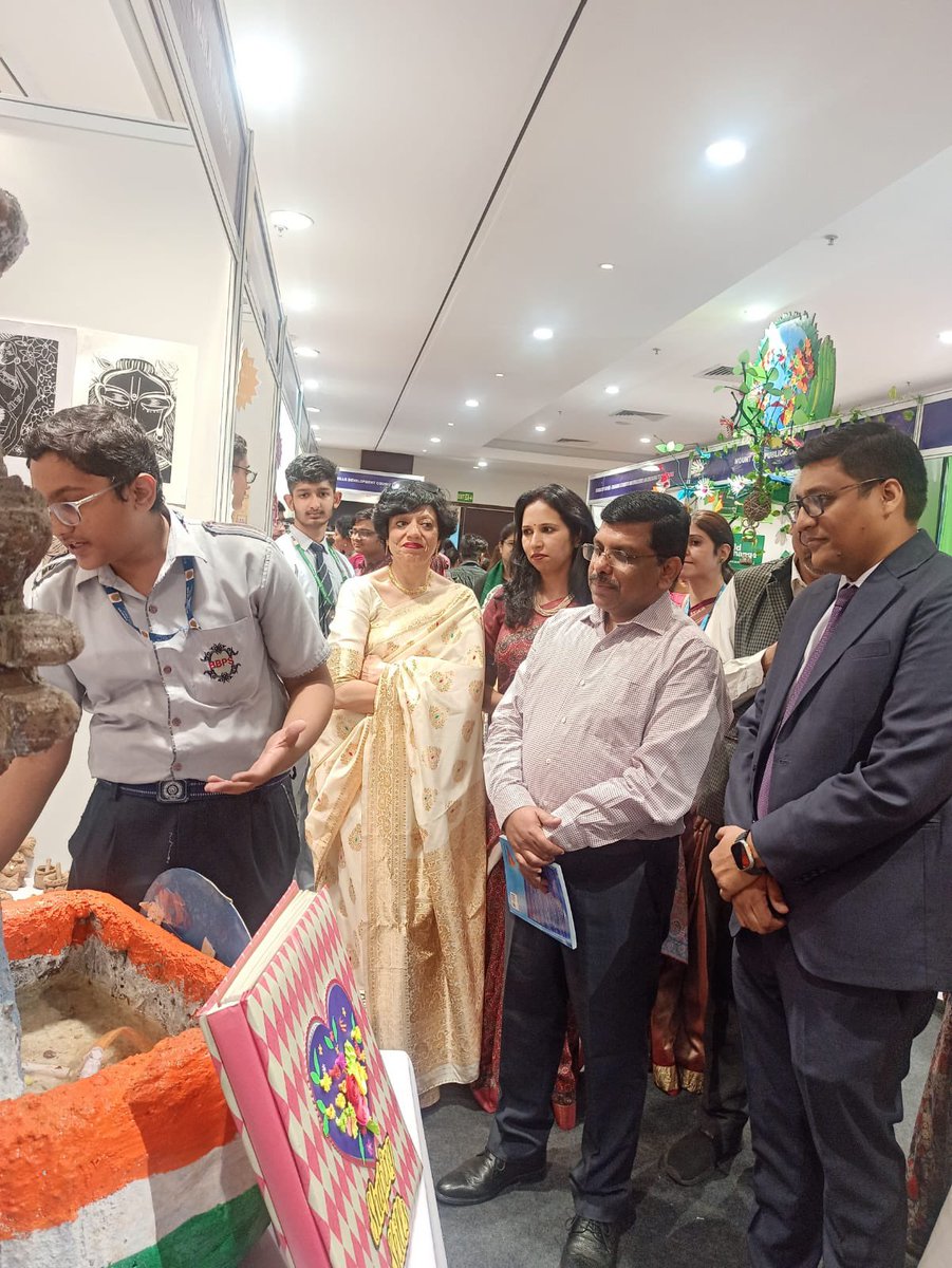 vividh87's tweet photo. Our students showcased their skills at the CBSE SKILL EXPO, and they were honored to have Secretary Education, MoE, @sanjayjavin sir encouraged them with his inspiring presence. #SkillsExpo #ProudStudents #EducationMatters @cbseindia29 https://t.co/8DQWKpM5z4