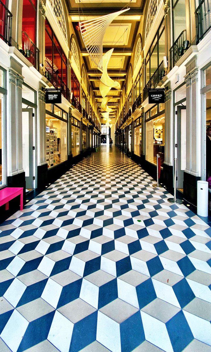 Aled Hall 🏴 (@aledhall) on Twitter photo Ondyw llawr (teils) yr arcêd yma ar Regents St Llunden yn anhygoel gwedwch…whare’r diawl a’n lyged i😜
Werth zoomo miwn arno👍🏼
The tiled floor in this arcade on Regents St London is just amazing…plays holly hell with your eyes tho’😜 worth zooming in👌🏼
<a href="/ThePhotoHour/">#ThePhotoHour</a> Ondyw llawr (teils) yr arcêd yma ar Regents St Llunden yn anhygoel gwedwch…whare’r diawl a’n lyged i😜
Werth zoomo miwn arno👍🏼
The tiled floor in this arcade on Regents St London is just amazing…plays holly hell with your eyes tho’😜 worth zooming in👌🏼
<a href="/ThePhotoHour/">#ThePhotoHour</a>
