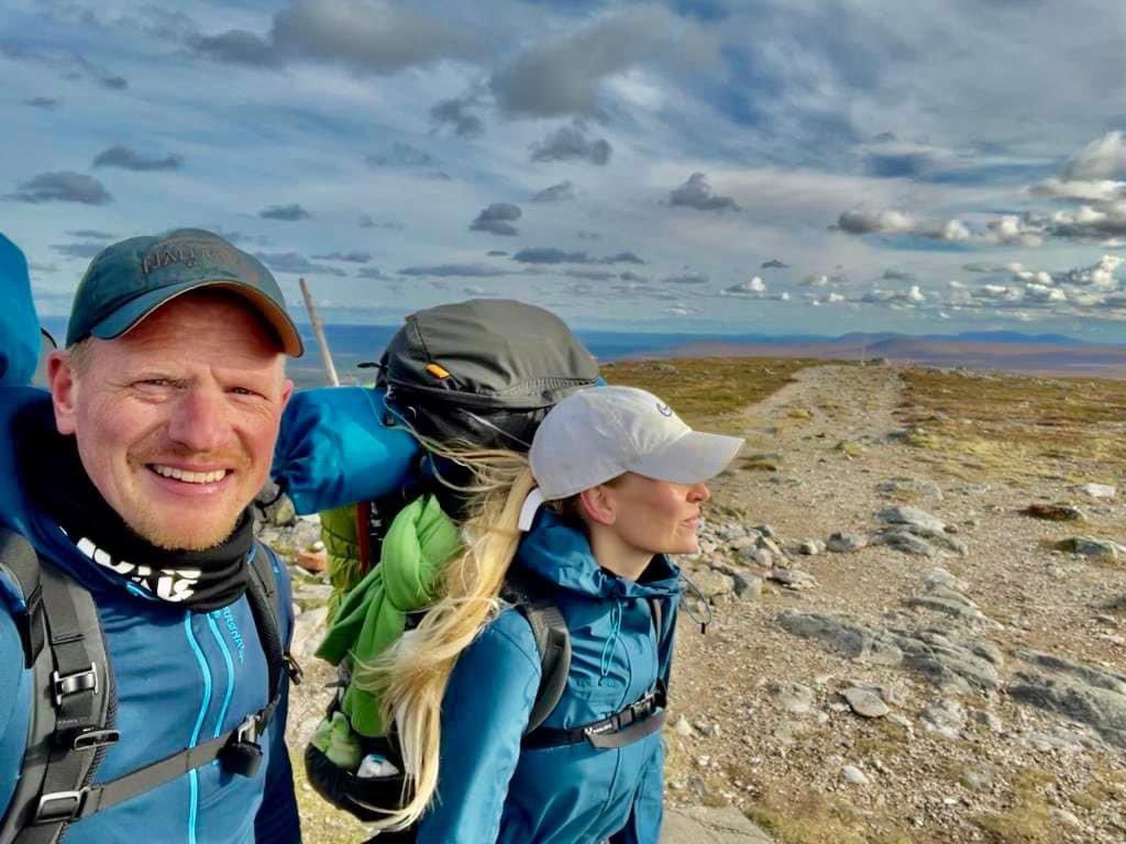 LiljaErika's tweet photo. Tuli huiputettua seitsemän #tunturi’a kolmen päivän #Hetta #Pallas -vaelluksella. 🏔️x7️⃣

Yksi yö nukuttiin Sioskurussa (kuvassa), yksi Nammalakurussa. ⛺️

Viimeinen sängyssä ystävieni luona Raanujärven rannalla. Tyven keli piirsi järvimaisemaan eilen auringonnousun fallostaikaa. https://t.co/XQS4lvsoPw