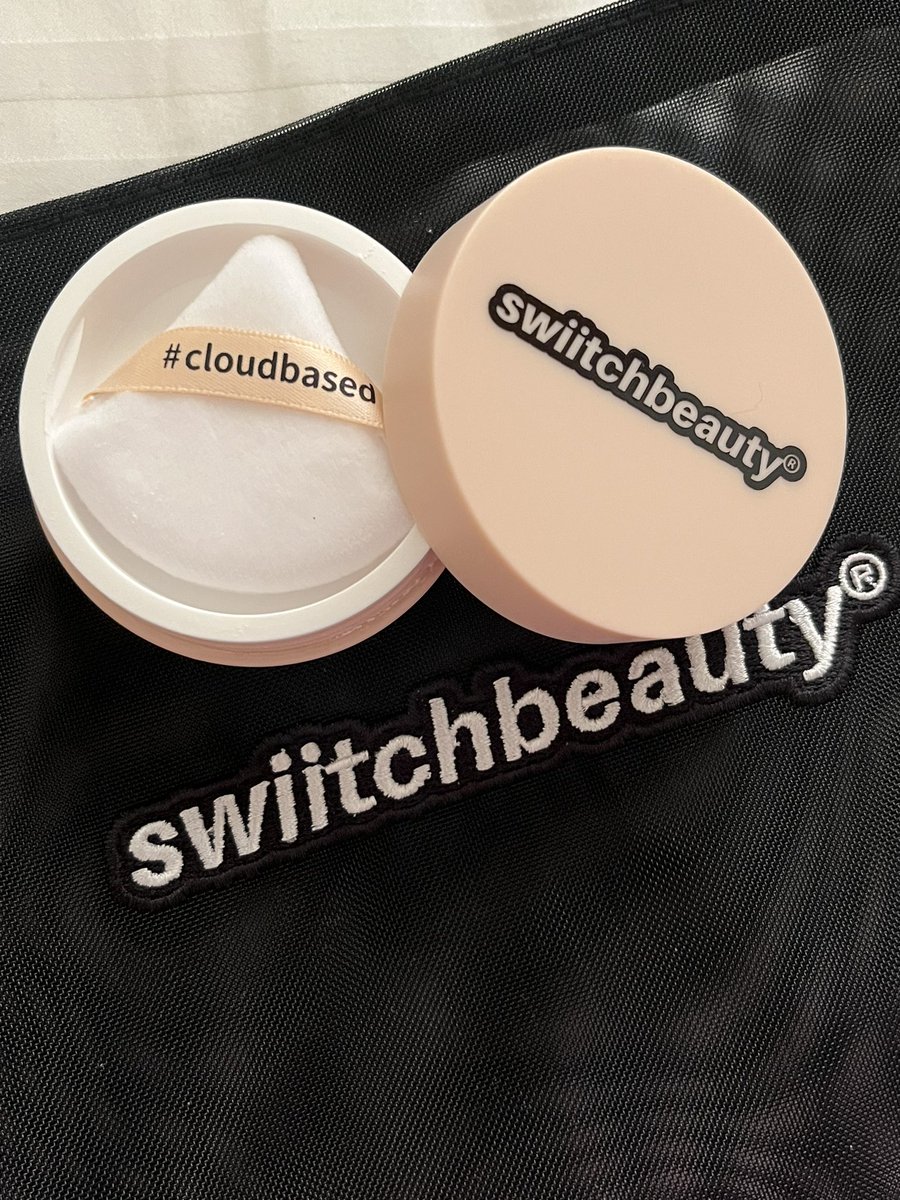 lfczahraa's tweet photo. BESTIES! 😭 I DONT HAVE TO SUFFER ANYMORE😭
thank you, @swiitchbeauty ! the OG #mattebounce was my first #SwiitchPurchase and I’ve been suffering for MONTHS 😭 

#cloudbased is launching 27/09 🔌🔌 
she’s such a fine milled powder, makes your make up last ALL day and smoothing!!! https://t.co/gFjyQeDY3n