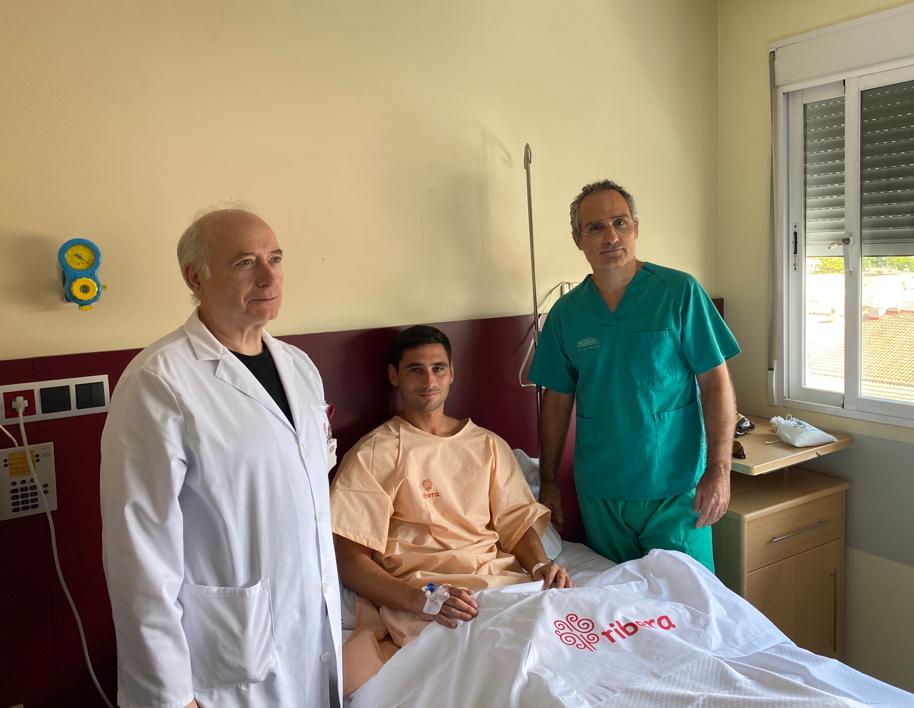 ✅ / Fran Lara, jugador del UCAM Murcia CF, operado con éxito de una rotura parcial del ligamento cruzado anterior de la rodilla izquierda.

🏥 El futbolista ha sido intervenido por el Dr. Silvio Villascusa en el <a href="/Hospital_Molina/">Ribera Hospital de Molina</a>.

¡Pronta recuperación, Fran 🫂!