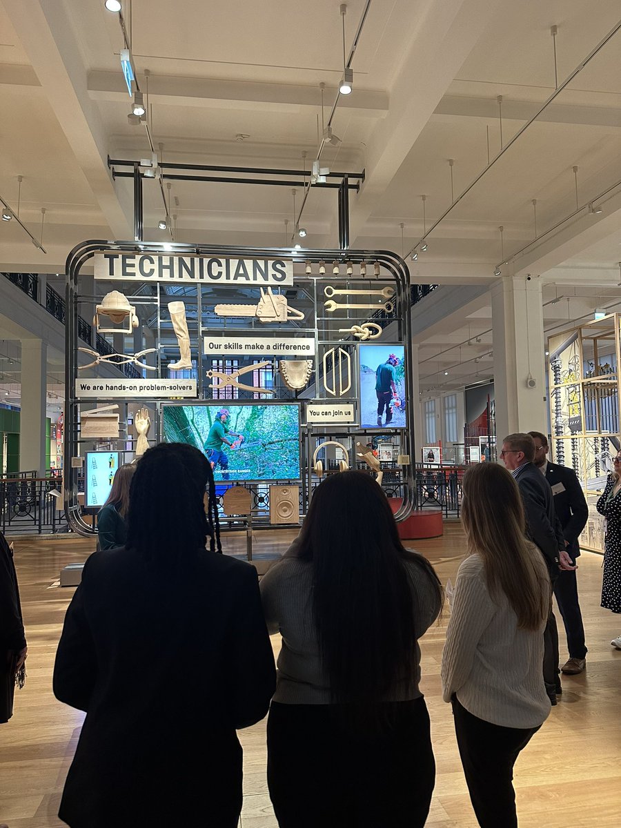 La Retraite 6 tweet media