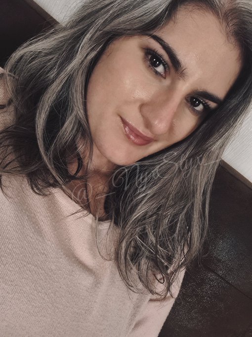 Des bisous 😚 https://t.co/MloM6VVT9y<a href="/tag/tittytuesday"class="tags"><span>#tittytuesday</span></a>