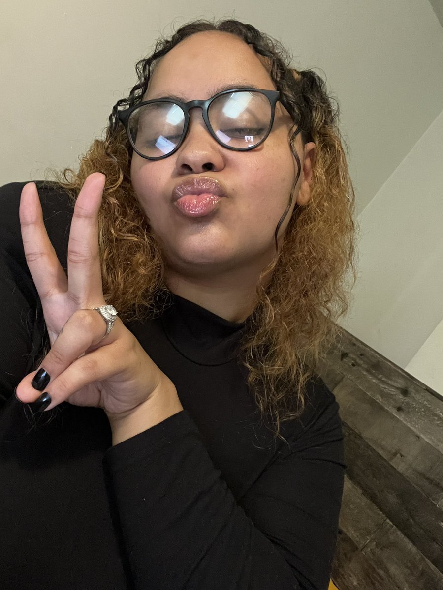 SelenaishUGC's tweet photo. With all the new followers I’ve gained allow me to reintroduce myself.
I’m Selena a lifestyle & ugc creator.
I started UGC officially in May & I also am an affiliate marketer for DH Gate which has brung in a nice side income.
I’m a mom of 2 girls and happily married. https://t.co/GLXY7lQL2r