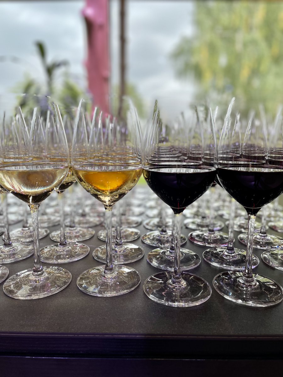 digiaonline's tweet image. Askeleet digievoluution pariin on nyt otettu ja Unlock Your Intelligence jatkuu iltatilaisuuden merkeissä. Kiitos matkasta arvoisat asiakkaamme, puhujat, paneelikeskustelijat, digialaiset ja yhteistyökumppanit! 🙏 #unlockyourintelligence #digievoluutio #digia