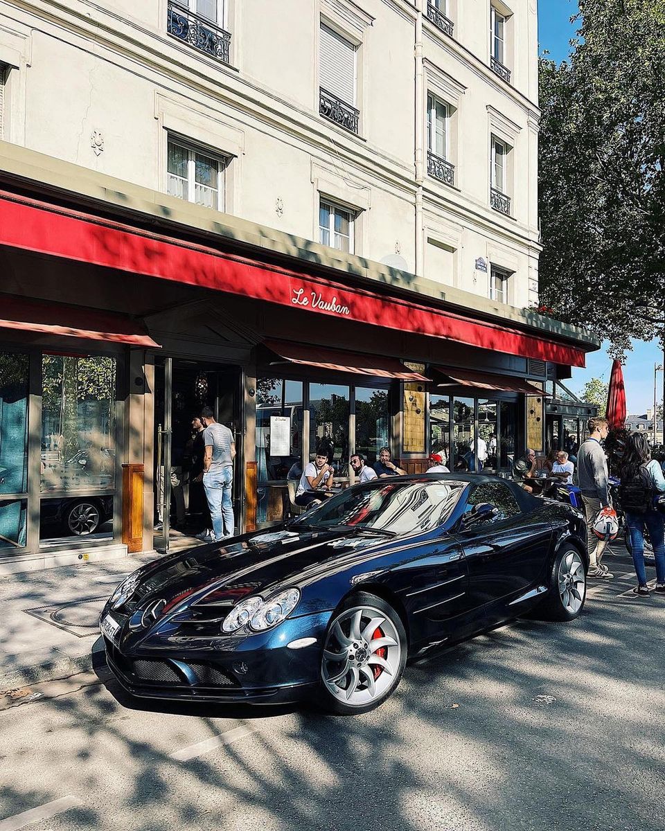 CarManToday's tweet photo. Streets of Paris @tom_hdr spotted this beautiful SLR Roadster.
#SLRRoadster #mercedes #slr #mercedesslrmclaren #slr #mercedesslr #benzowners #benzlife #mbenz #benzworld #slrmclaren #mercedesbenz #oldbenz #youngtimer #mclaren #futureclassic #mercedesbenzslr #carsofparis ๐ซ๐ท https://t.co/FOrAK8Lh4R