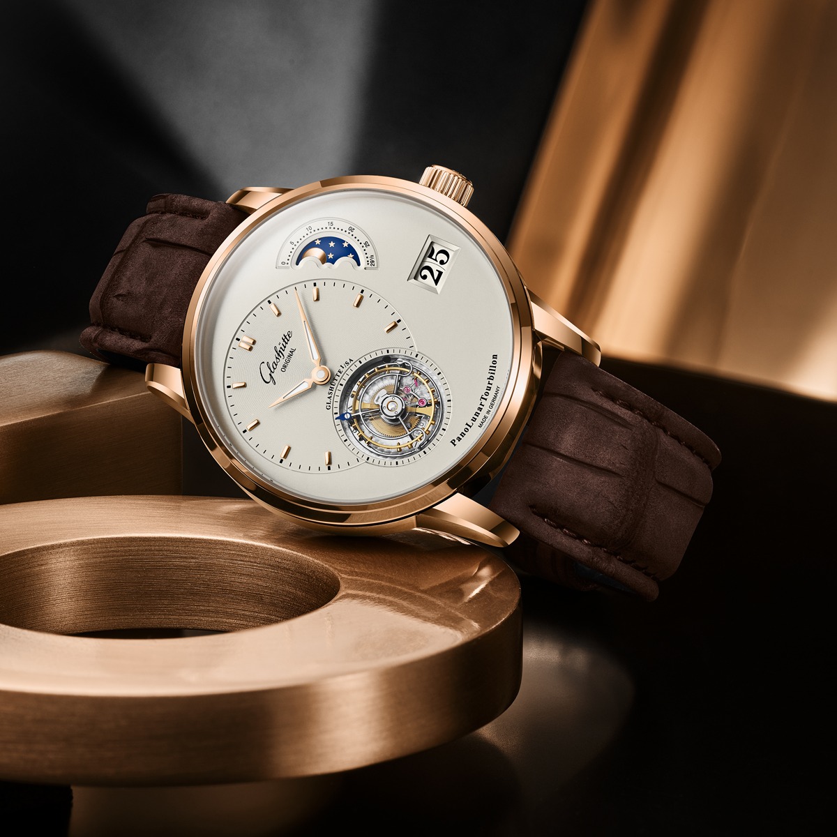 G_O_Manufactory's tweet photo. On the handmade shimmering silver dial, the time display, Flying Tourbillon, moon phase and Panorama Date complement each other perfectly. Our PanoLunarTourbillon – A refined mechanical masterpiece and an aesthetic delight day after day. #PTBTO
https://t.co/TzWFVRh3K2 https://t.co/CPMhwdfrl6
