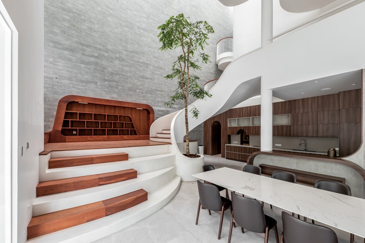 ArchDaily's tweet image. The #architects of Nine #Villa provided an enjoyable spatial experience by decorating the villa's floors with curved patterns and green #skylights, bringing natural light into the basement, and turning the stair landing into a play area. ow.ly/mt1n50PN6K1