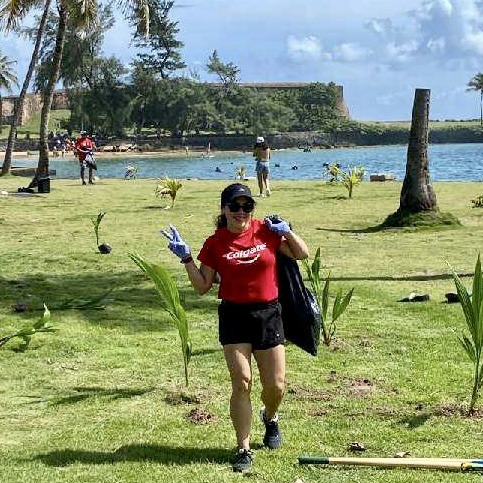 ToolBankUSA's tweet image. What a wonderful place to spend the day volunteering! Our friends at the @ScubaDogSociety in Puerto Rico teamed up with volunteers from #Colgate over the weekend. These volunteers participated in a beach cleanup and planting event. #toolbank #toolsforchange #scubadogs
