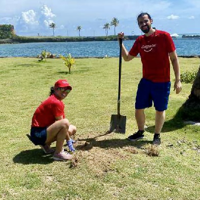 ToolBankUSA's tweet image. What a wonderful place to spend the day volunteering! Our friends at the @ScubaDogSociety in Puerto Rico teamed up with volunteers from #Colgate over the weekend. These volunteers participated in a beach cleanup and planting event. #toolbank #toolsforchange #scubadogs