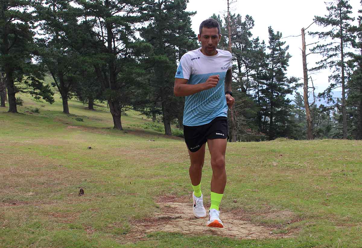 runnea_com's tweet photo. 👀Analizamos las #Ultrafly de #Nike👉primera zapatilla con placa de carbono de #NikeTrail⛰️👟💨🔝
🎯Review del #RUNNEATEAM a cargo de David Picorel🏃♂️👏😜
https://t.co/dlZMM6PPu0 https://t.co/tSXGA3Brvl