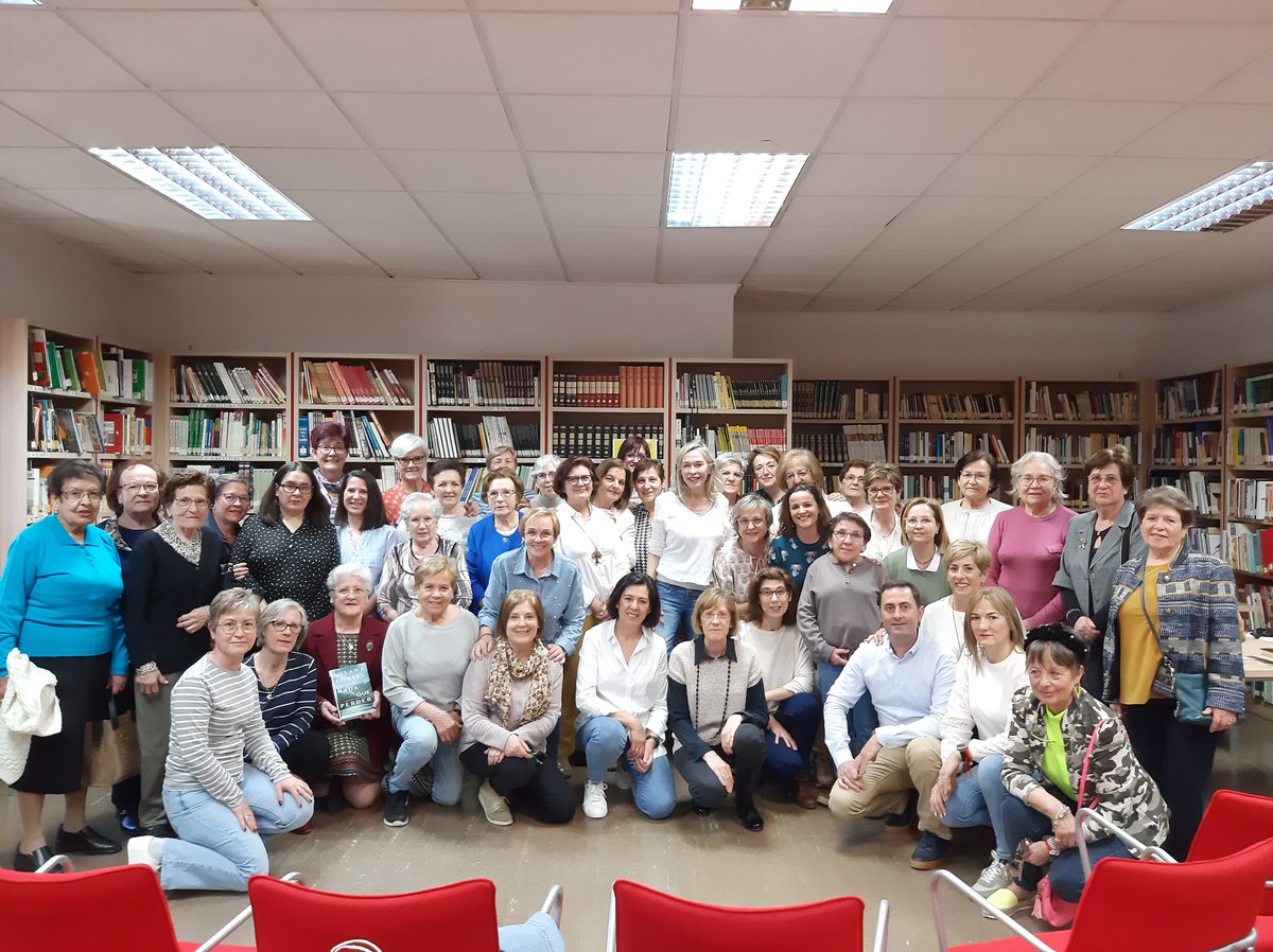 CLUBES DE LECTURA DE ADULTOS
PREPARANDO EL CURSO 2023/2024
¿TE GUSTA LEER?
¿QUIERES COMPARTIR CON LOS DEMÁS LO QUE HAS LEÍDO EN CASA?
INFORMACIÓN EN LA BIBLIOTECA!!!